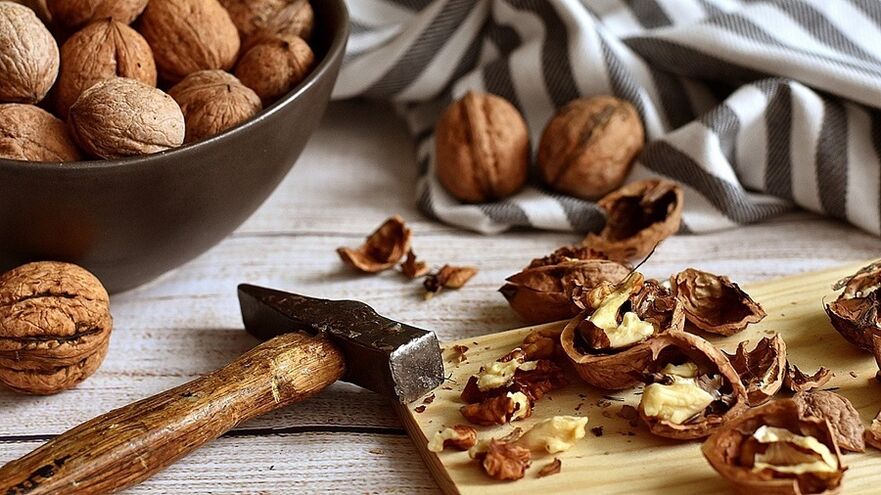 Mga walnuts